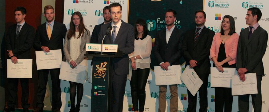 Carlos Bravo, número uno del MIR, junto con los 10 mejores de la prueba de acceso a la residencia médica.