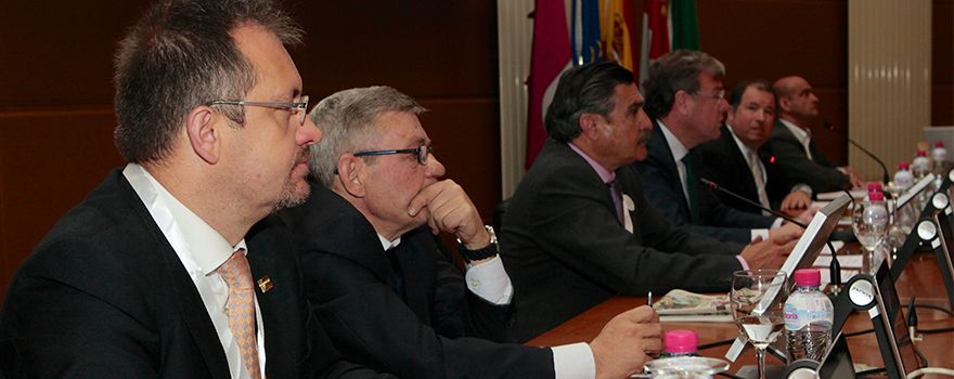 De izquierda a derecha, Rafael Micó, vicepresidente segundo de Semergen; Siro Lleras, director técnico de AP de la Gerencia Regional de Salud; José Luis Llisterri, presidente de Semergen; Antonio Silván, alcalde de León, y Javier Pérez, director del Departamento de Enfermería y Fisioterapia de la Universidad de León.
