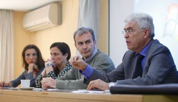 María de la Calle, ginecóloga del Hospital La Paz; Ana Suy, ginecóloga del Vall d´Hebrón; Fernando Simón, coordinador de Alertas Sanitarias del Ministerio de Sanidad, Servicios Sociales e Igualdad; y Juan Troyano, presidente del comité científico de SEGO.