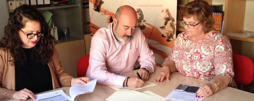 Carmen María García, gerente comercial especialista de Amic Seguros Generales; el presidente del Colegio de Educadores Sociales de Castilla-La Mancha, Francisco Peces Bernardo, y la directora territorial de PSN Castilla-La Mancha, Mª Llanos Merín.