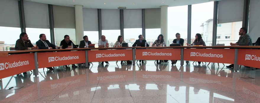Mesa de trabajo entre Ciudadanos y representantes de Semfyc, la Semergen y Sefar.