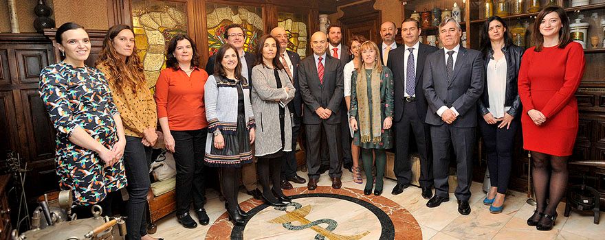 La nueva junta directiva del Colegio de Farmacéuticos de León.