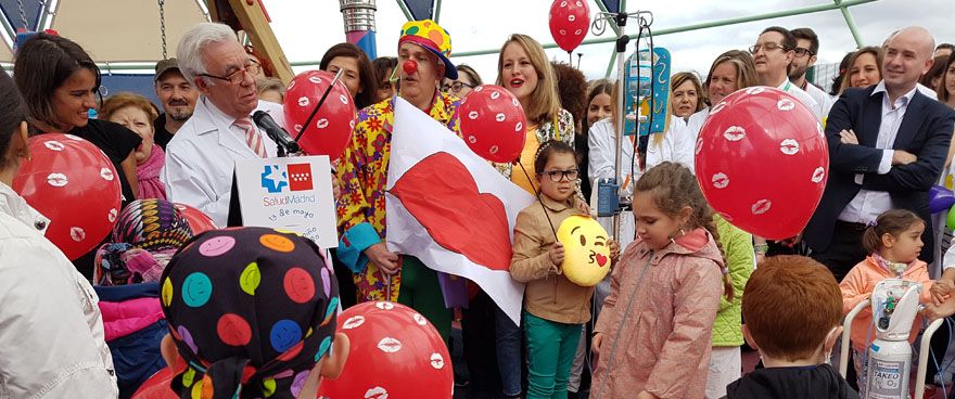 Sánchez Martos participa en los actos por el Día del Niño Hospitalizado.