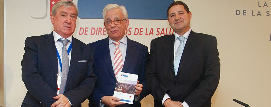 Félix Bravo, presidente de Sedisa Madrid; Jesús Sánchez Martos, consejero de Sanidad de la Comunidad de Madrid y Joaquín Estévez, presidente de Sedisa.