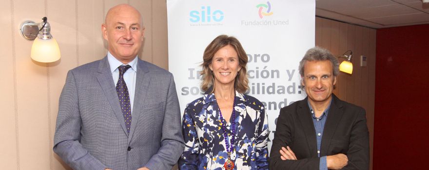 Jordi Martí, presidente de Celgene; Cristina Garmendia, ex ministra de Ciencia e Innovación y presidenta de Cotec y Antoni Gilabert, gerente de Farmacia del Servicio Catalán de Salud.
