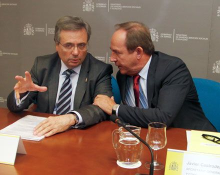Rafael Matesanz charla con Javier castrodeza.