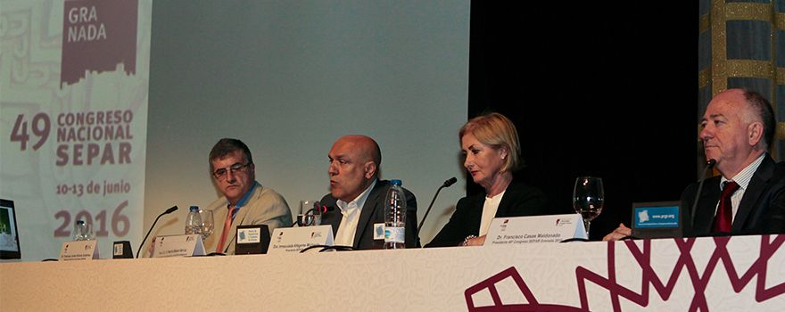 Francisco Javier Álvarez, director del Comité de Congresos de Separ; Martín Blanco, viceconsejero de Salud de la Junta de Andalucía; Inmaculada Alfageme, presidenta de Separ, y Francisco Casas, presidente del Comité Local Organizador del 49º Congreso Nacional Separ.