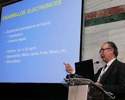 No existe evidencia de que el cigarro electrónico sea válido para dejar de furmar.