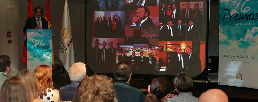 Antonio Sueiro, neumólogo del año 2015, ha sido el encargado de presentar a José María Pino.