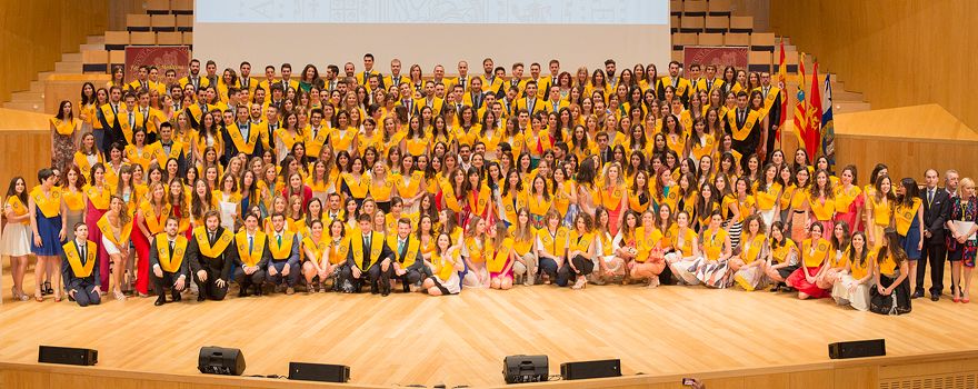 Foto de familia de los nuevos 271 médicos de la Facultad de Zaragoza