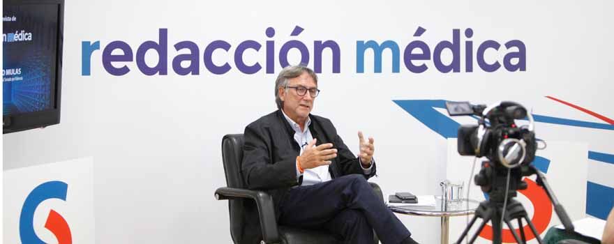 Fernando Mulas durante un momento de la entrevista en Redacción Médica.