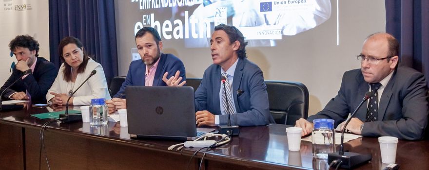 De izq. a dcha..: Ángel Lanuza coordinador de la Plataforma de Fenin; Belén Soto, presidenta del Sector e-Health; César Rubio, coordinador sector e-Health de Fenin; Alfonso Beltrán, subdirector General del Instituto de Salud Carlos III, y Juan Luis Romera, del Departamento Salud, Bioeconomía, Clima y Recursos Naturales, Dirección de Promoción y Cooperación del CDTI.