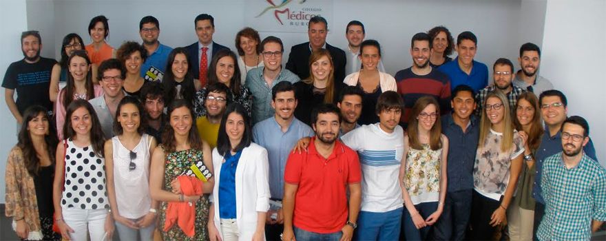 Foto de familia de la nueva promoción de médicos