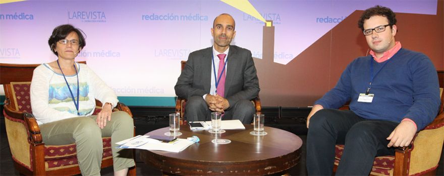 Sonia Fernández-Arruti, directora de Procesos Asistenciales de la Estructura Organizativa de Gestión Integrada de Santiago de Compostela; Ricardo López, director de Sanitaria 2000; y Leonardo Caveda González, vicepresidente del Consejo Estatal de Estudiantes de Medicina.