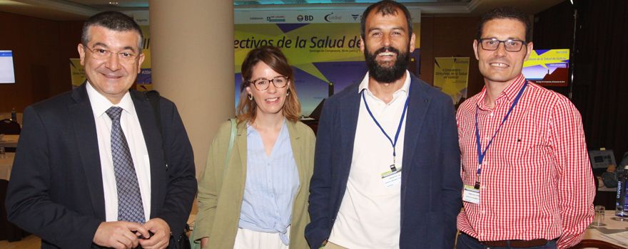 Rafael López, jefe del Servicio de Oncología del Hospital Clínico de Santiago; Cristina Serén, coordinadora del Proyecto Cronn en la Agencia de Gestión del Conocimiento y el Talento (ACIS); Luis León, director de Investigación en la misma agencia; y Rodrigo Gómez, su director.