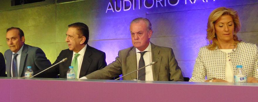 Eduardo Pastor, tesorero; Juan Ignacio Güenechea, vicepresidente; Carlos González Bosch, presidente, y Soledad Muelas, secretaria, todos de Cofares.