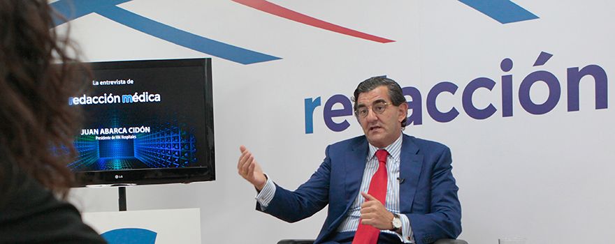 La entrevista a Juan Abarca Cidón, presidente de HM Hospitales, tuvo lugar en el plató de Redacción Médica. 