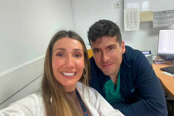Foto con el Dr. Eduardo Martinez-Arrarás, médico especialista en Medicina Familiar y Comunitaria.