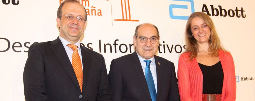 César Chiva, CEO de Executive Forum; el consejero Jon Darpón; y Ana Ojanguren, directora de Relaciones Institucionales de Abbott.