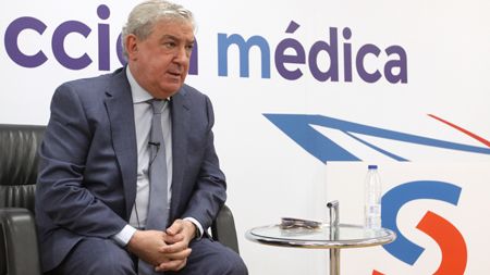 Bravo subraya que el Príncipe de Asturias dispone a pocos metros de la Universidad.