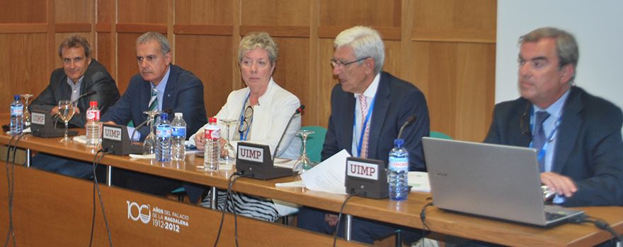 Antoni Gilabert, director gerente de Farmacia y Medicamentos del Catsalut; Jon Iñaki Betolaza, director de Farmacia de País Vasco; Mercedes Martínez-Novillo, directora general de Asistencia Sanitaria del Servicio Murciano de Salud; José Ramón Luis-Yagüe, y Vicente Alonso Núñez, director general de Asistencia Sanitaria del Servicio Extremeño de Salud. 