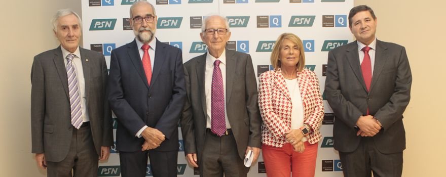 De izq. a dcha.: el secretario de PSN, Esteban Ímaz; el consejero de Salud de Navarra, Fernando Domínguez; el presidente de la Fundación Ad Qualitatem, Alfredo Milazzo; la vicepresidenta de PSN, Carmen Rodríguez, y el secretario general técnico de Ad Qualitatem, Joaquín Estévez.