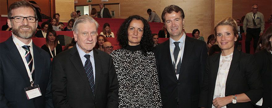 De izquierda a derecha: Luis Cordero, director de Relaciones Institucionales y Acceso al Mercado de Astrazeneca; Valentín Fuster, director general del CNIC; Yolanda Fuentes, directora general de Salud Pública de la Comunidad de Madrid; Eduardo Recoder, presidente de la Fundación AstraZeneca, y Cecilia Taieb, directora general de la Fundación AstraZeneca.