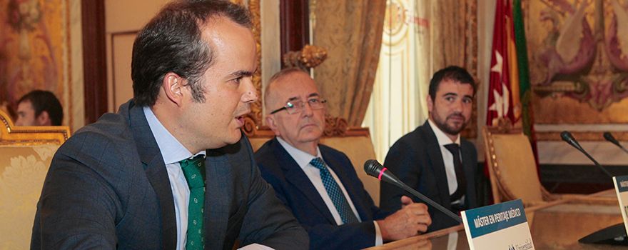 De izquierda a derecha: Conrado Núñez, codirector del Máster en Peritaje; Gabriel Núñez, presidente de la Fundación Uniteco Profesional; y Carlos León, director jurídico DS Legal Group.