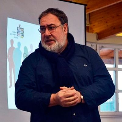 Uría quiere regularizar las relaciones con la industria farmaceútica.
