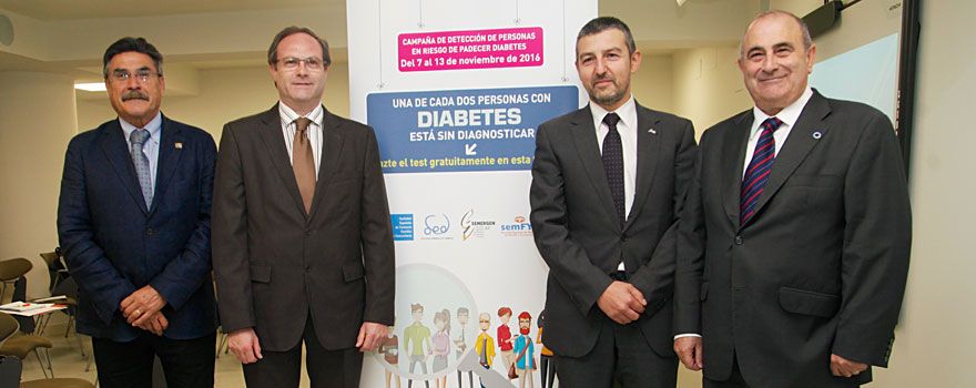 De izquierda a derecha: José Luis Llisterri, presidente de Semergen; Jesús Gómez, presidente de Sefac; Andoni Lorenzo, presidente de FEDE; y Edelmiro Menéndez, presidente de la Sociedad Española de Diabetes.
