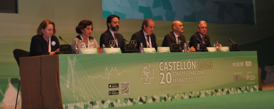Isabel Tovar, presidenta del Colegio de Farmacéuticos de Murcia; Elena Castiella, presidenta del Colegio de Farmacéuticos de Vizcaya; Héctor Castro, presidente del Colegio de Farmacéuticos de La Coruña; Jesús Aguilar, presidente del Consejo General de Farmacéuticos; Sergio Marco, presidente del Consejo de Farmacéuticos de Comunidad Valenciana, y Jordi de Dalmases, vicepresidente del Consejo General de Farmacéuticos. 