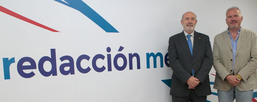 Un momento de la entrevista a Fernando Molina y Javier Martínez celebrada en el plató de Sanitaria 2000.