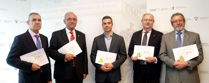 De izquierda a derecha, José María Rodríguez, tesorero; Juan José Rodríguez Sendín, presidente; Francesc Feliu, vocal nacional de Médicos Tutores y Docentes; Serafín Romero, vicepresidente primero y Juan Manuel Garrote, secretario general, todos miembros de la OMC. 