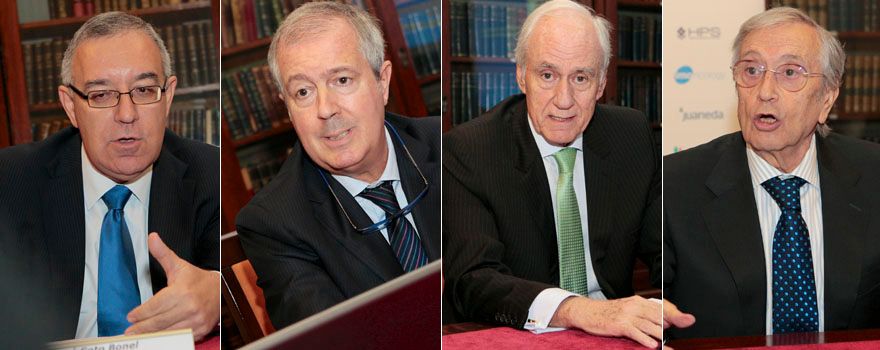 José Soto, gerente del Hospital Clínico San Carlos; Luis Mayero, secretario general de IDIS; Luis Ortiz, presidente de la Academia Médico-Quirúrgica y Luis Pablo Rodríguez, académico de la RANM. 