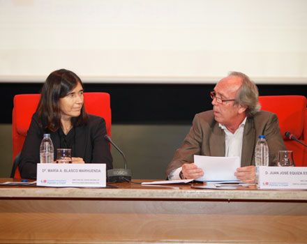 Juan José Equiza junto a María A. Blasco, directora del Centro de Investigaciones Oncológicas (CNIO).