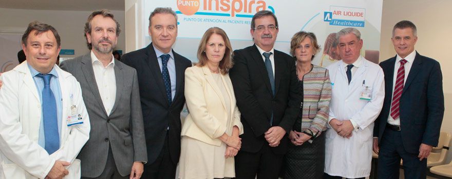 De izquierda a derecha: José Miguel Rodríguez González-Moro; Ángel Bajils, director general de Air Liquide Home Healthcare; Julio de la Rosa, director de Market Access del Grupo Air Liquide; Emilia Carretero, presidenta de la Asociación de Pacientes de EPOC y Apnea del Sueño (Apeas); Manuel Molina; Piedad Navarro, directora de Relaciones Institucionales Home Healthcare España de Air Liquide Healthcare; Félix Bravo, gerente del Hospital Universitario de Alcalá de Henares; y Philippe Ogé, director general de la Actividad Healthcare de Air Liquide Iberia.