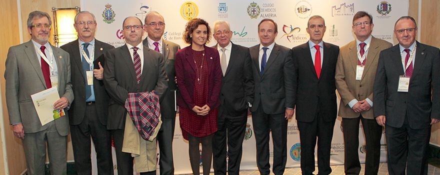 Los principales miembros de la OMC junto a la ministra: Juan Manuel Garrote, Serafín Romero, vicepresidente primero, Carlos Moreno, director general de Ordenación, Juan José Rodríguez Sendín, presidente, Dolors Montserrat, ministra de Sanidad, Jesús Sánchez Martos, Javier Castrodeza, secretario general de Sanidad, José María Fernández, tesorero, Javier Font, vicepresidente segundo y Jerónimo Fernández Torrente, vicesecretario general. 
