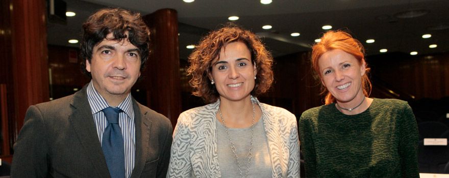 Mario Garcés, secretario de Estado de Servicios Sociales e Igualdad, junto a dolors Montserrat y Julieta de Micheo, jefa de gabinete de la ministra. 