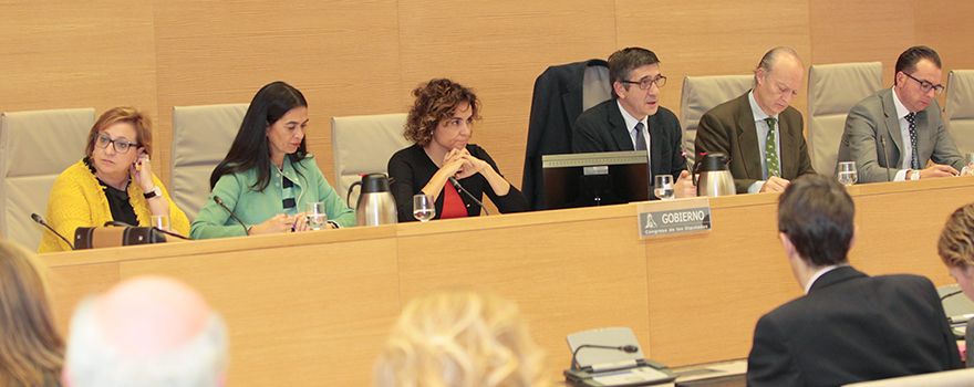 Dolors Montserrat durante su comparecencia en la Comisión de Sanidad.