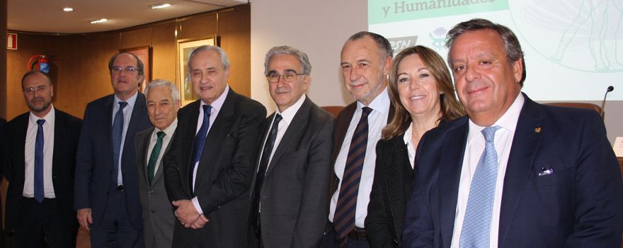 Julio Zarco, director general de Coordinación de la Atención al Ciudadano y Humanización de la Asistencia Sanitaria de la Comunidad de Madrid; Ángel Gabilondo, portavoz del PSOE en la Asamblea de Madridy exministro de Educación; Miguel Carrero, presidente del grupo PSN; Xosé Ramón Ónega, delegado de la Xunta de Galicia en Madrid y director de la Casa de Galicia; José María Sanz, rector de la UAM; José María Pino, presidente de Sanitaria 2000; Virginia Donado-Zamarrón, presidenta de Inidress y Julio Ancochea, presidente de Asomega.
