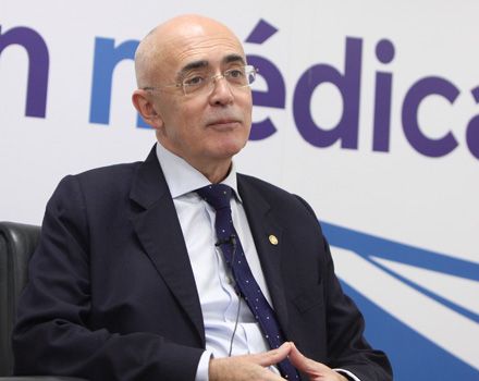 Carlos Arjona apuesta por abrir el Colegio de Médicos a los distintos actores sociales.