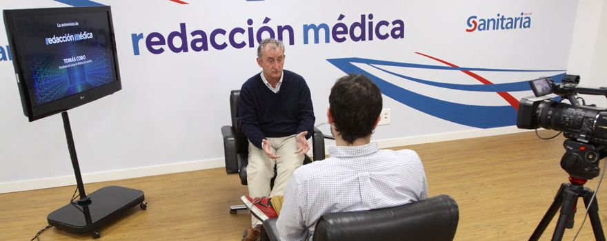 Tomás Cobo durante la entrevista con Redacción Médica