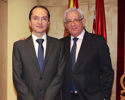 Martínez, junto al consejero de Sanidad, Jesús Sánchez Martos.