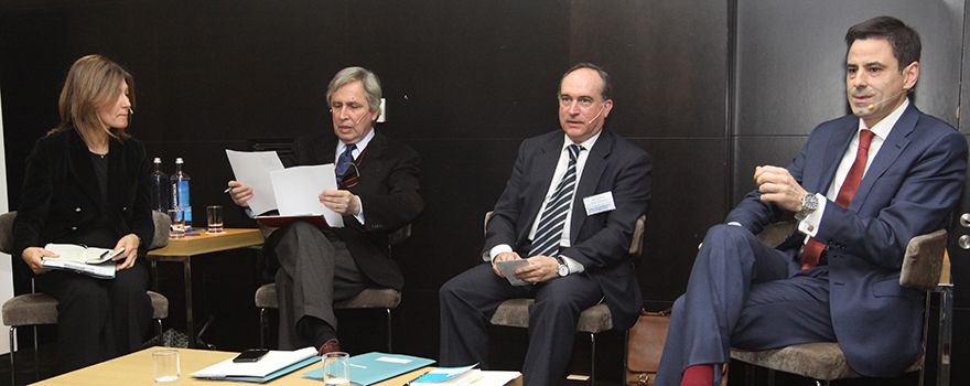 Silvia Bacigalupo y Beltrán Gambier; José Zamarriego, director de la Uniidad de Supervisión Deontológica de Farmaindustria, y Miguel Ángel Encinar, del Gabinete Técnico del Tribunal Supremo. 