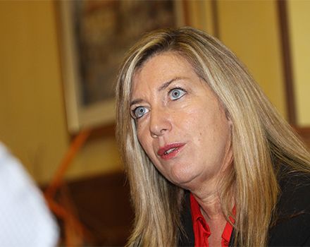Patricia Gómez atiende a Redacción Médica.