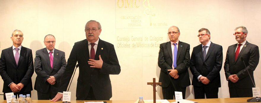 Los miembros de la junta de la OMC escuchan el discurso de Serafín Romero.