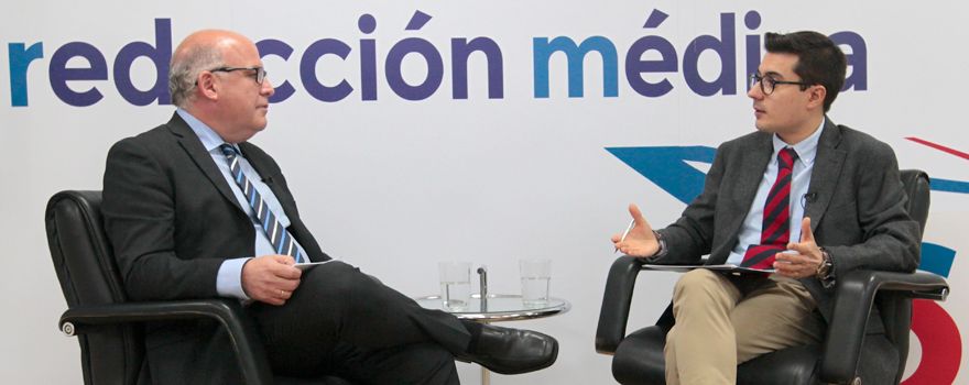 Un momento de la entrevista con Francisco Agulló.