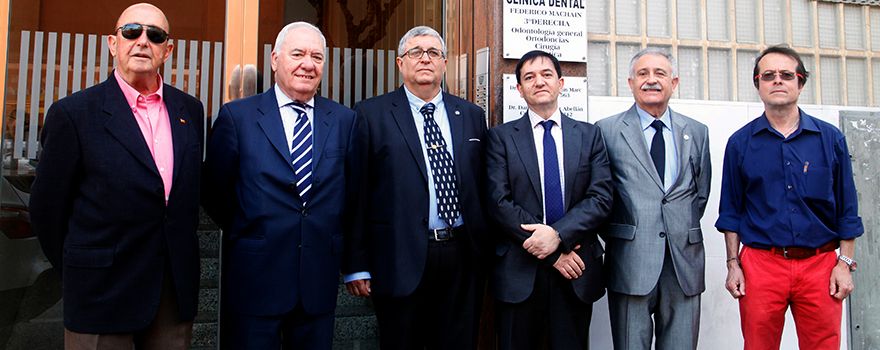José María González Alvárez, vocal quinto de la Junta de Edad; Florentino Pérez Raya, vicepresidente del Consejo General de Enfermería; Manuel García Sánchez, presidente la Junta de Edad; Diego Ayuso, secretario general del Consejo General de Enfermería; Eduardo Estella Acacio, secretario de la Junta de Edad; Francisco Crespo Ortuño, vocal cuarto de la Junta de Edad. 