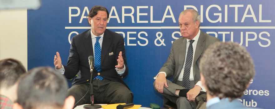 Aurelio García de Sola y Carlos González Bosch, durante la presentación de la iniciativa 'Pasarela Digital'.