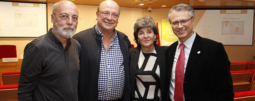 De izq. a dcha., todos ellos de Badajoz: Remisio Cordero Torres, médico internista y jefe de Estudios del Complejo Universitario de la provincia; Carlos López, vocal de Atención Primaria Urbana; Amparo Botejara y Juan José Torres. 